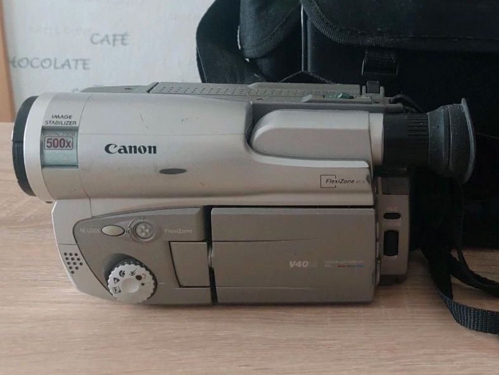 CANON Hi8 Camcorder mit Tasche und Fernbedienung.. Kaufen auf Ricardo