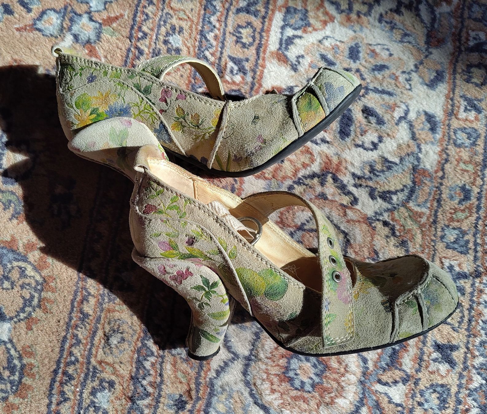 Scarpe da donna: Aussergewöhnliche Schuhe – Usato da Zürich venduto da liobanet