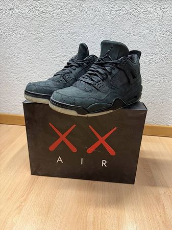 Jordan 4 Retro KAWS Black (Grösse 45 / US 11)