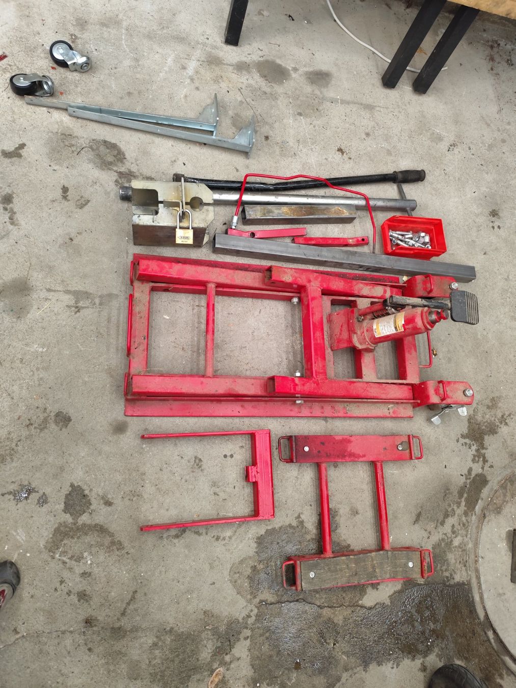 Hebebühnen: Table élévatrice hydraulique moto/quad – Gebraucht aus Bern von jan_h8mn