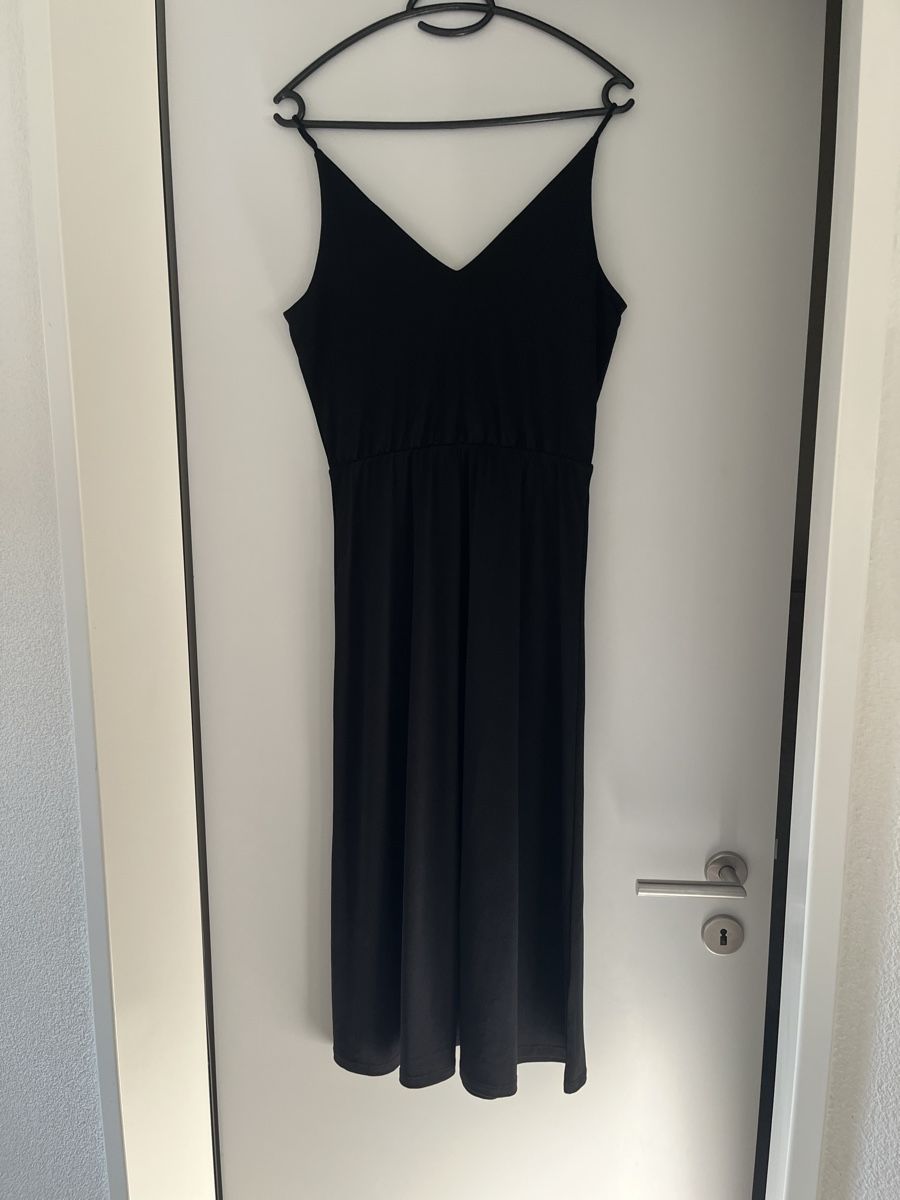 Kleider: Kleid schwarz mit Trägerli S – Gebraucht aus Freienbach von NauerBrigitte
