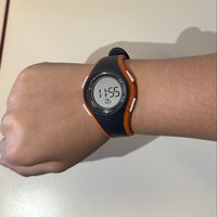 Montre Décathlon orange et noir