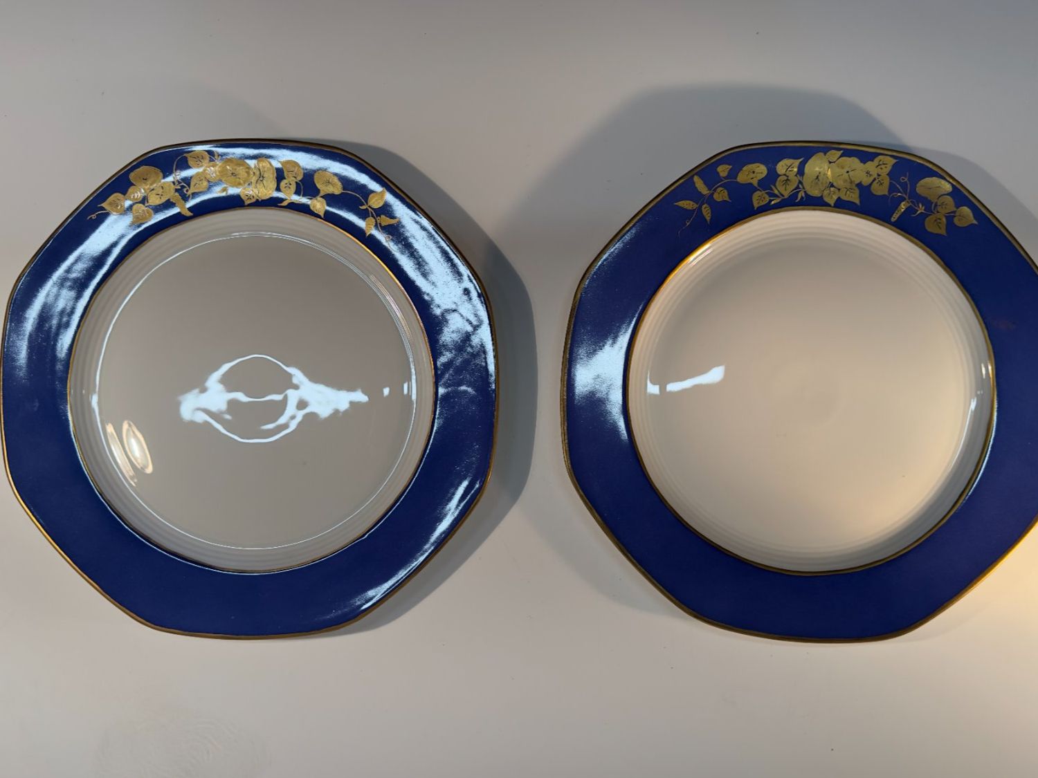 Piatti: 2 Grosse Teller mit goldenem Ornament – Usato da Dürnten venduto da RaschaKatz