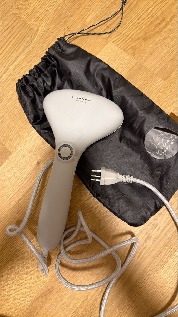 Pulitori a vapore: STEAMERY Portable Clothes Steamer Grey with Bag – Usato da Bern venduto da sandeepandee