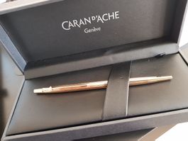 Stylo bille Caran d'Ache or massif 750, neuf dans son écrin!