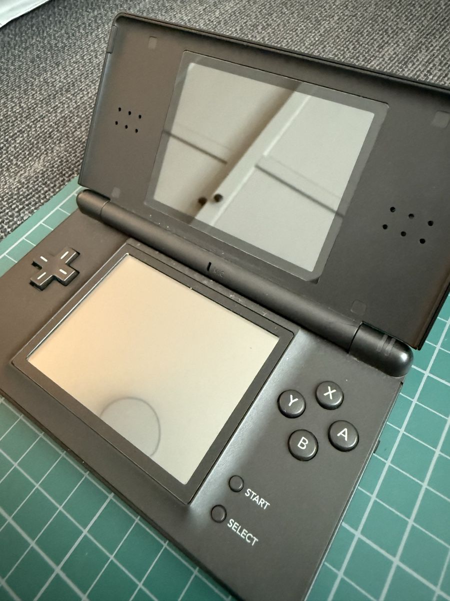 Nintendo Console: Nintendo DS Lite Schwarz mit 2 Spielen – Usato da Dottikon venduto da bend 2