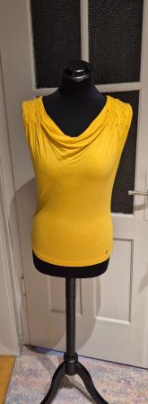 Sommerliches Shirt , Grösse S, Top Zustand ESCADA