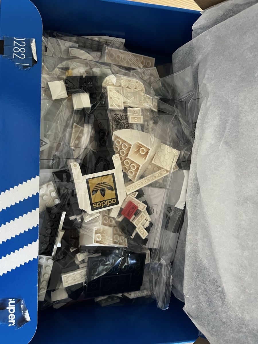 Lego Giocattoli: Adidas Superstar Lego 10282 – Nuovo (secondo la descrizione) da Liebefeld venduto da donetasy 1
