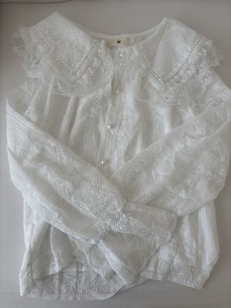 Damenbluse mit Spitze