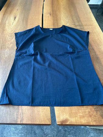 Dunkelblaues Sommer Top, Gr. M, bequemer Schnitt!