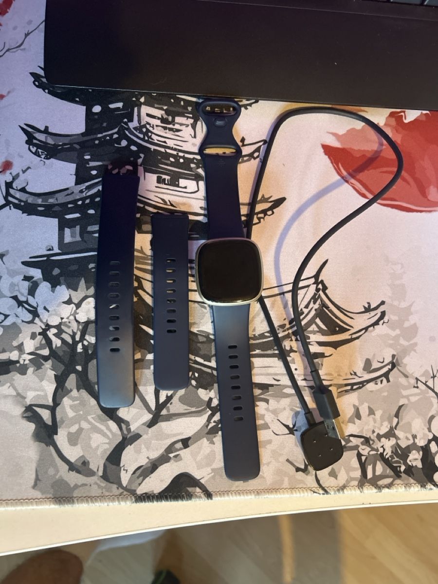 Fitbit Smartwatch: Fitbit Versa 3 Smartwatch – D'occasion à Hergiswil NW par mat_2pgf