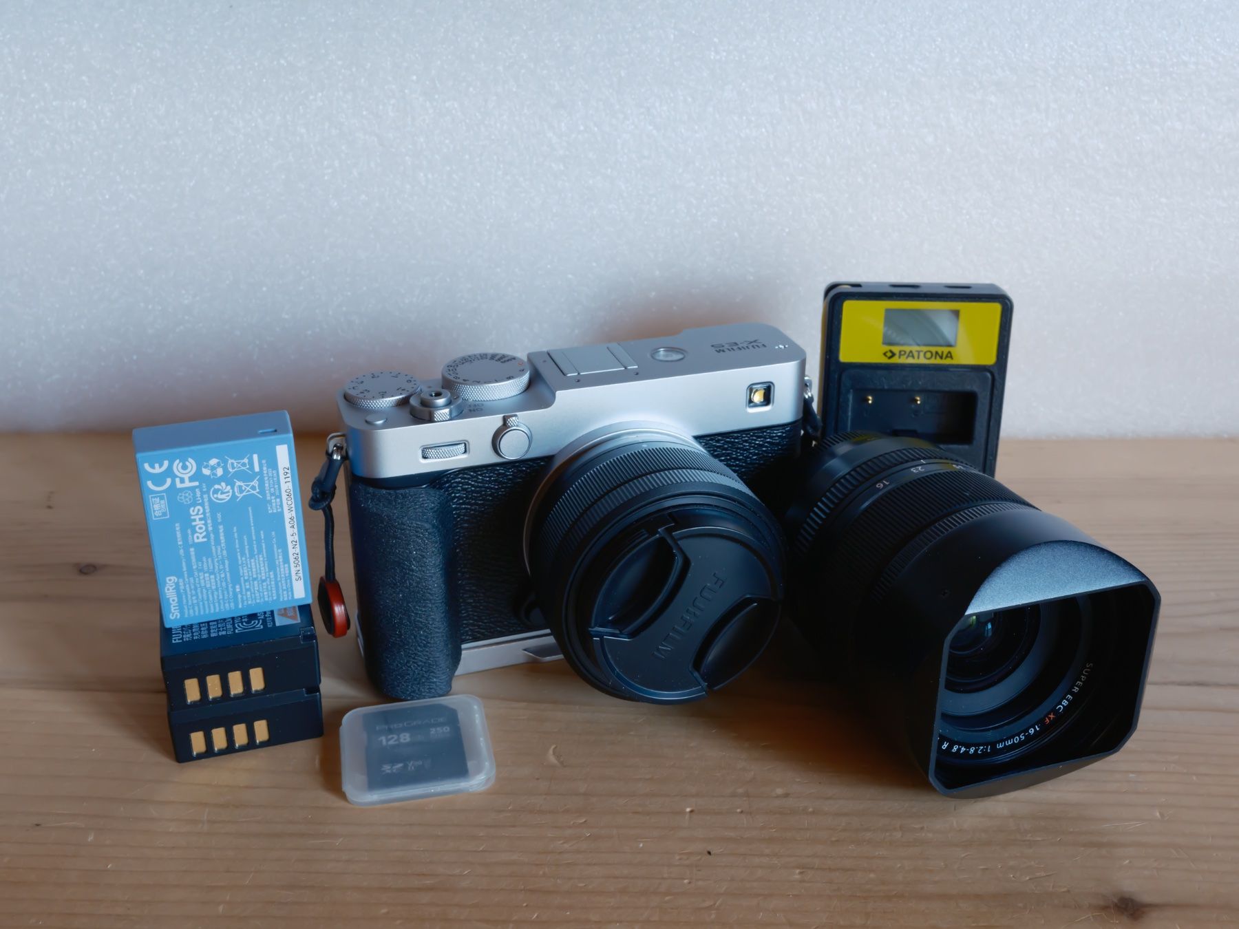 Fujifilm Fotocamera: Fujifilm X-E5 + 2 Objektive und Zubehör – Nuovo (secondo la descrizione) da Rohrbach venduto da Fomo 8