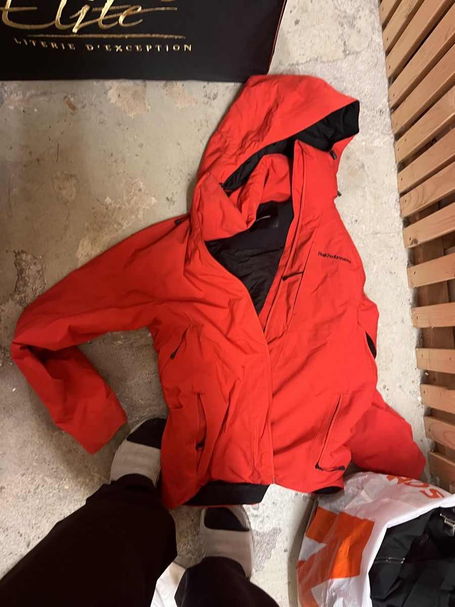Peak Performance Giacche: Peak Performance Maroon 2L Ski Jacket Men – Nuovo (secondo la descrizione) da Zürich venduto da AlineCr 7