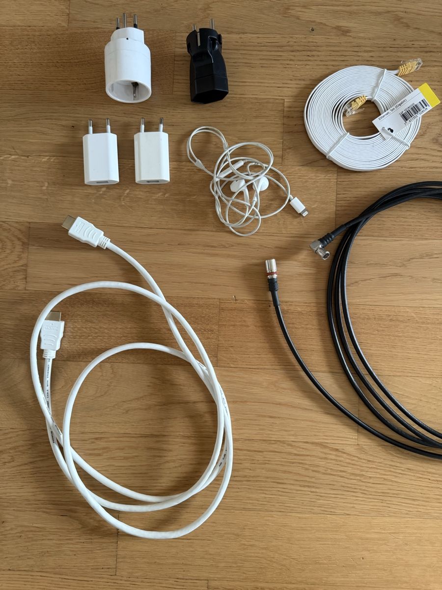 Cavi: Kabel-Set: HDMI, USB, Stromadapter, usw. – Usato da Sisseln AG venduto da Baslerin1981 3