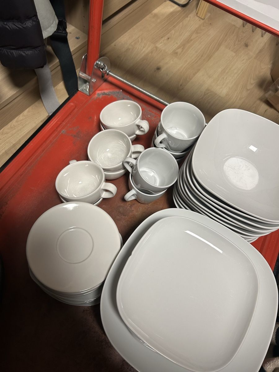 Ikea Set di piatti: Geschirrset weiss – Usato da Dottikon venduto da milicafrei