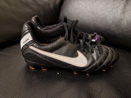 Chaussures de foot Nike Tiempo, pointure 36.5