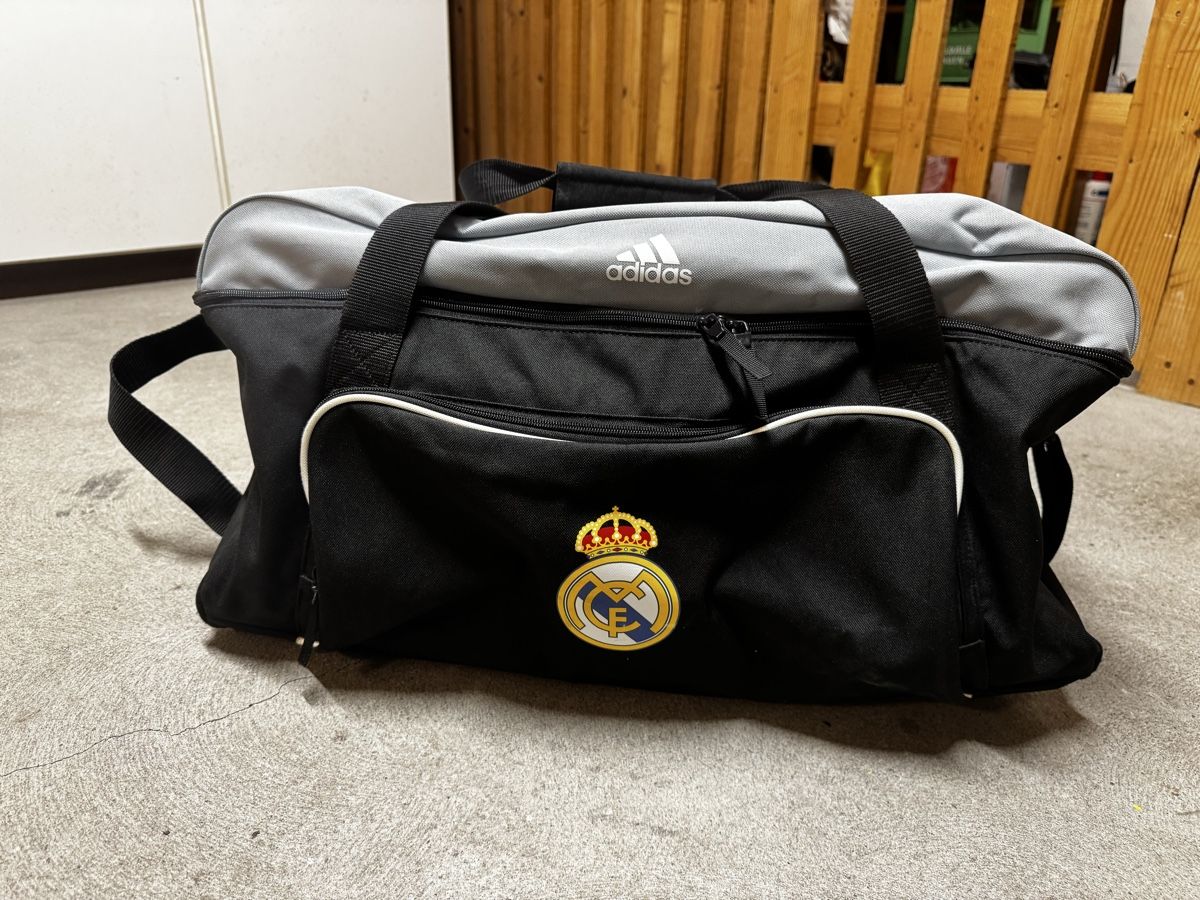 Adidas Borse: Adidas Sporttasche Real Madrid – Usato da Basel venduto da SanPedro999