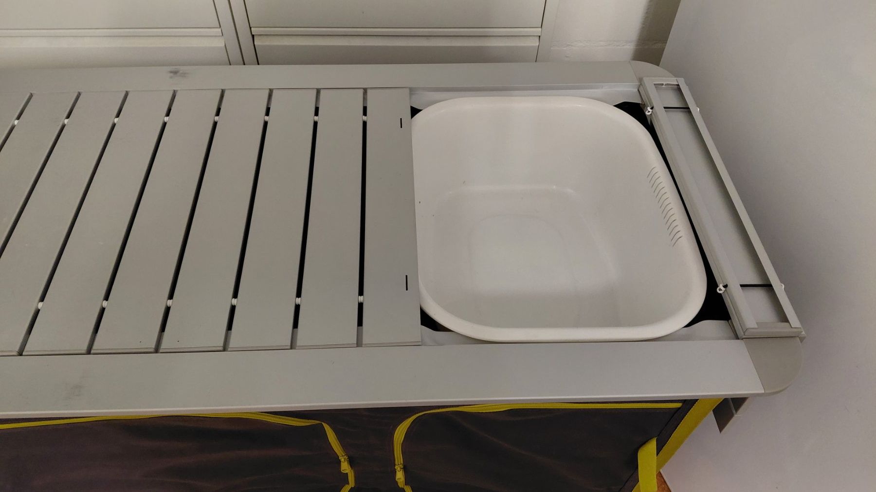 Armadi: Vorratsschrank verpackt in Tragtasche – Usato da Flawil venduto da erh_g2bm 2