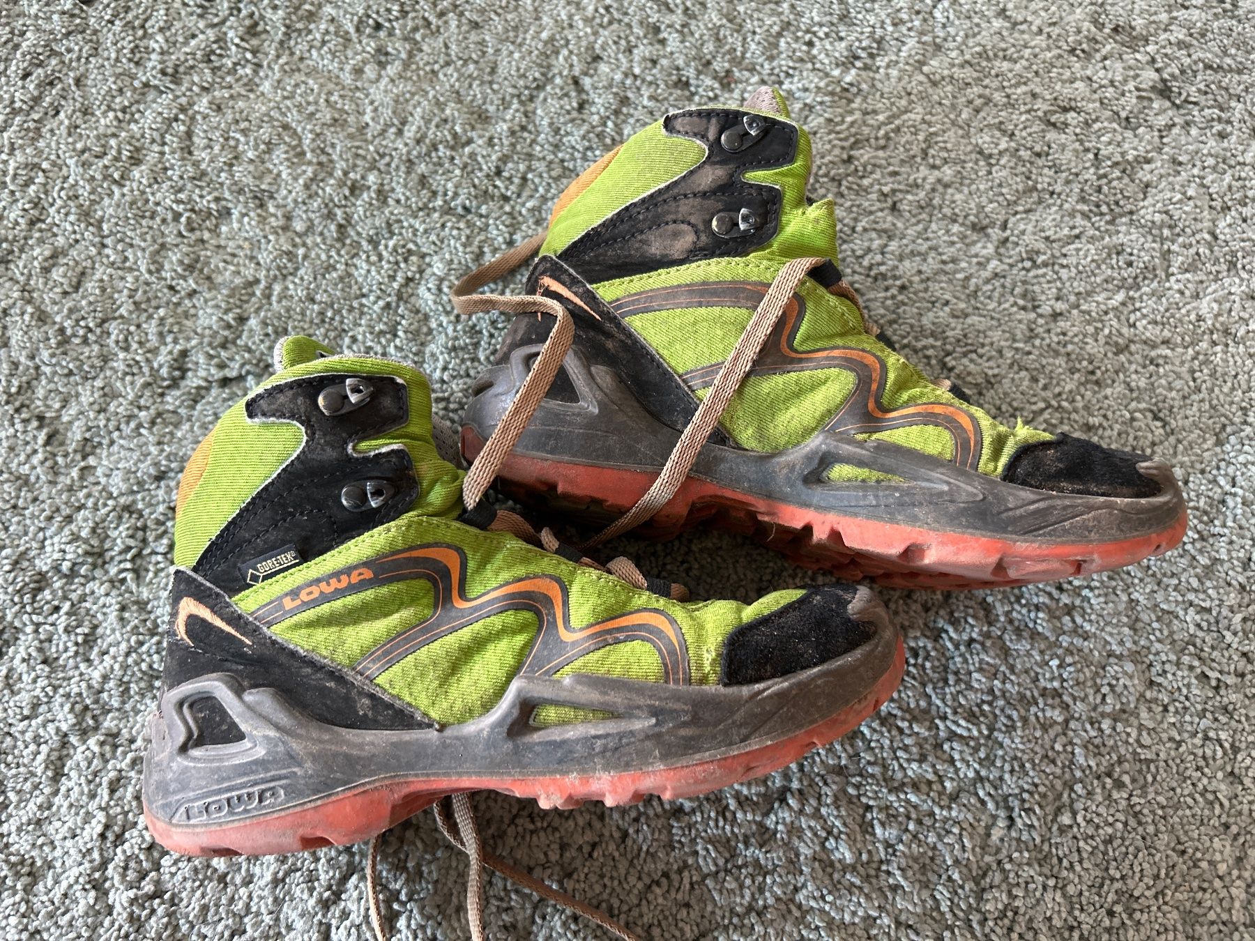 Lowa Schuhe für Jungen: Lowa gr.36 – Gebraucht aus Biel/Bienne von Laurencemathys