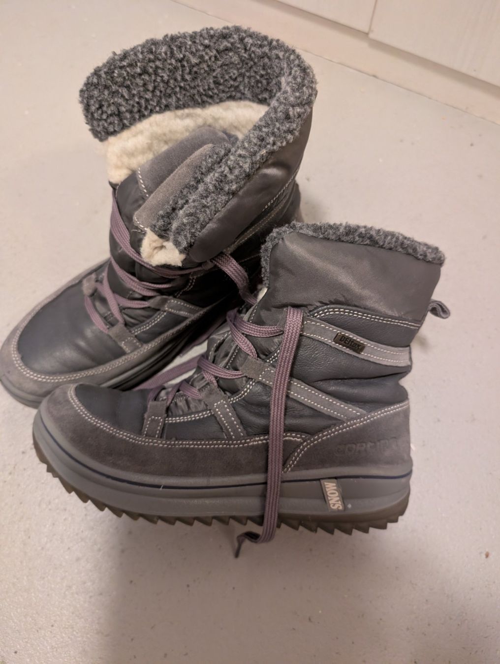 Moon Boot Damenschuhe: Moonboot Stiefel – Gebraucht aus Rudolfstetten von rosali59 2