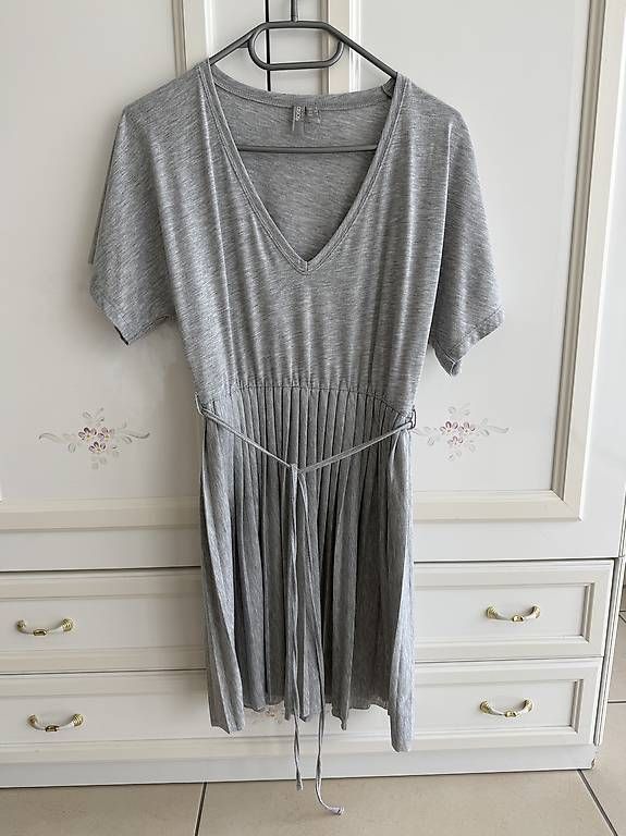Asos Vestiti: Asos Sommerkleid Grau – Usato da Altendorf venduto da Anjapple 2