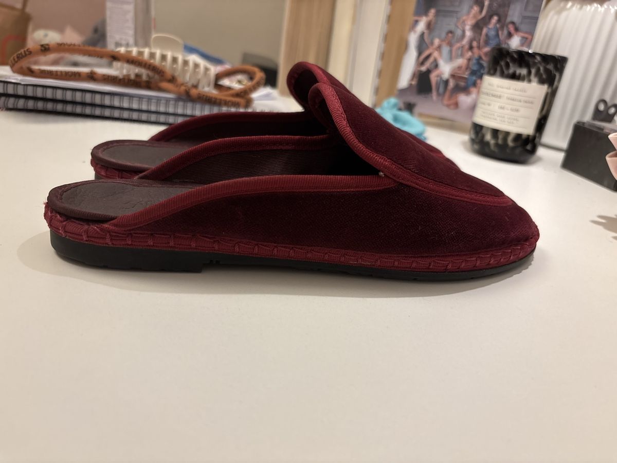 Damenschuhe: Flabelus Pantoffeln aus Wildleder Rot – Gebraucht aus Zollikon von han_rvt8 2