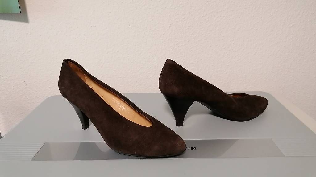 Damenschuhe: Brauner Wildleder-Pumps – Gebraucht aus Winterthur von iri_7cwx
