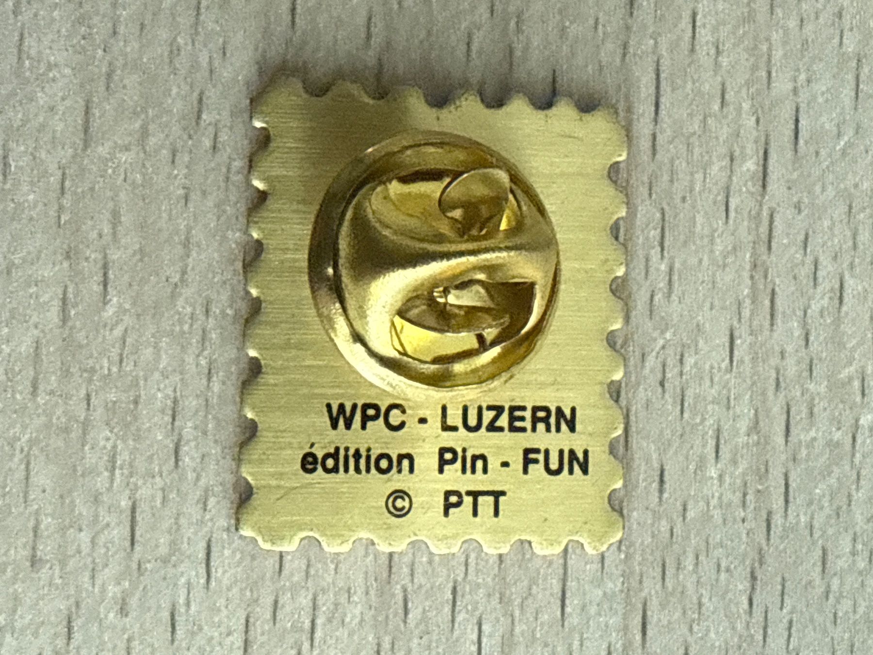 Placchette & Badge: Pin Briefmarke – Usato da Glattbrugg venduto da Schweigmatt 1