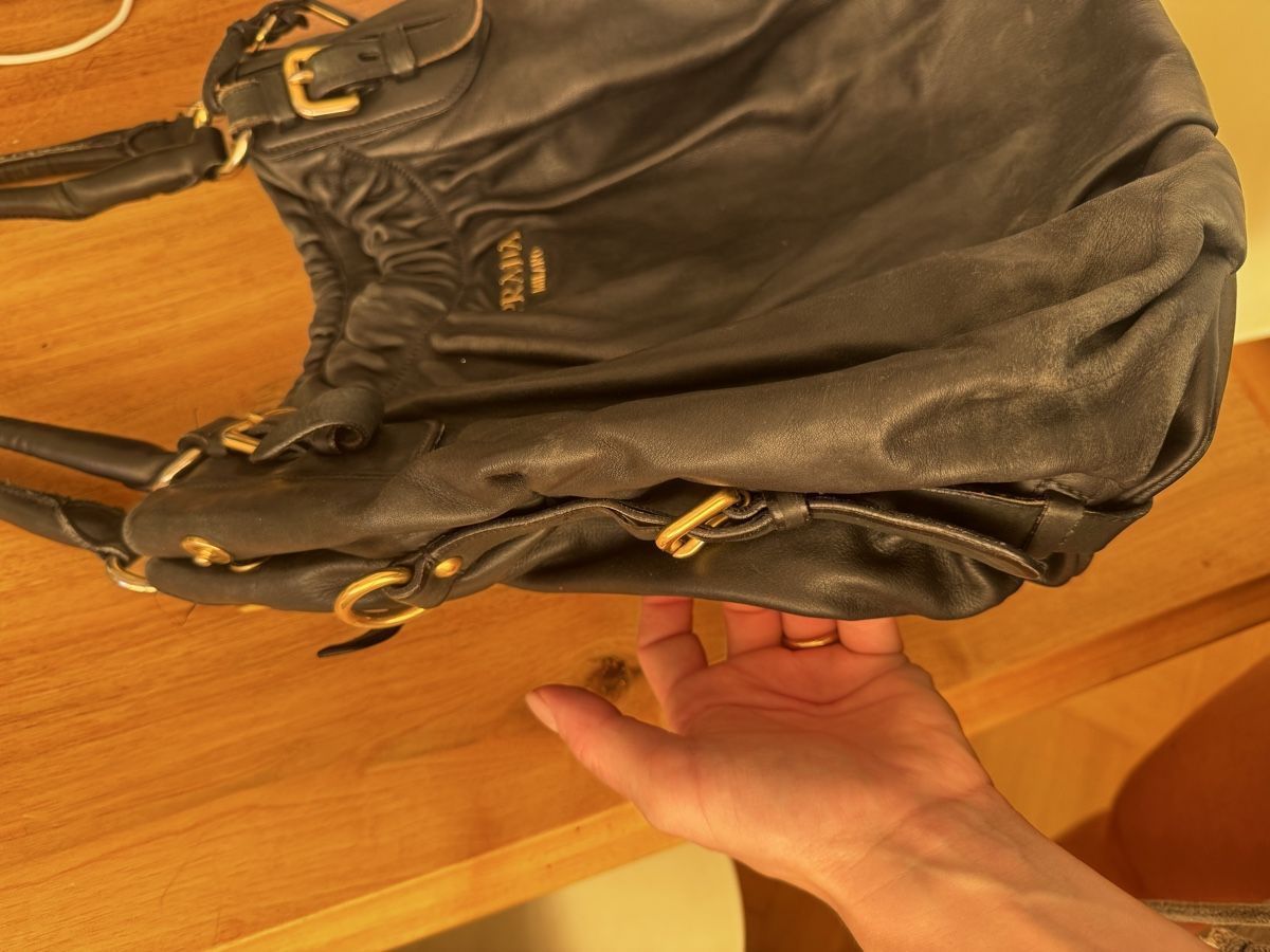 Prada Borse da donna: Schwarze Leder Prada Tasche Gold Hardware – Usato da Zürich venduto da juliajuliuscesar 5