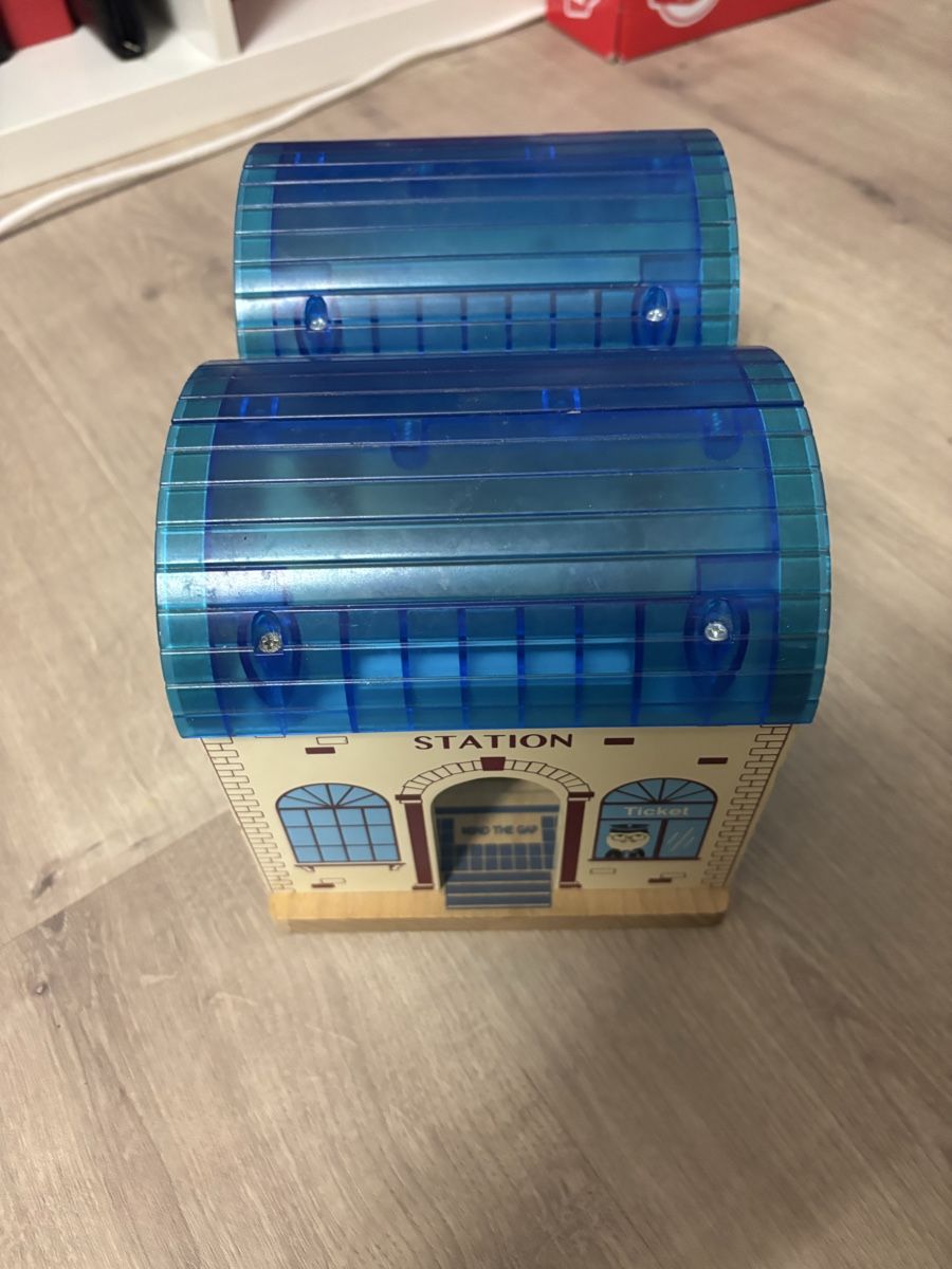 Brio Jouets: Brio Eisenbahn Bahnhof – D'occasion à Wimmis par Soccerfanshop 1