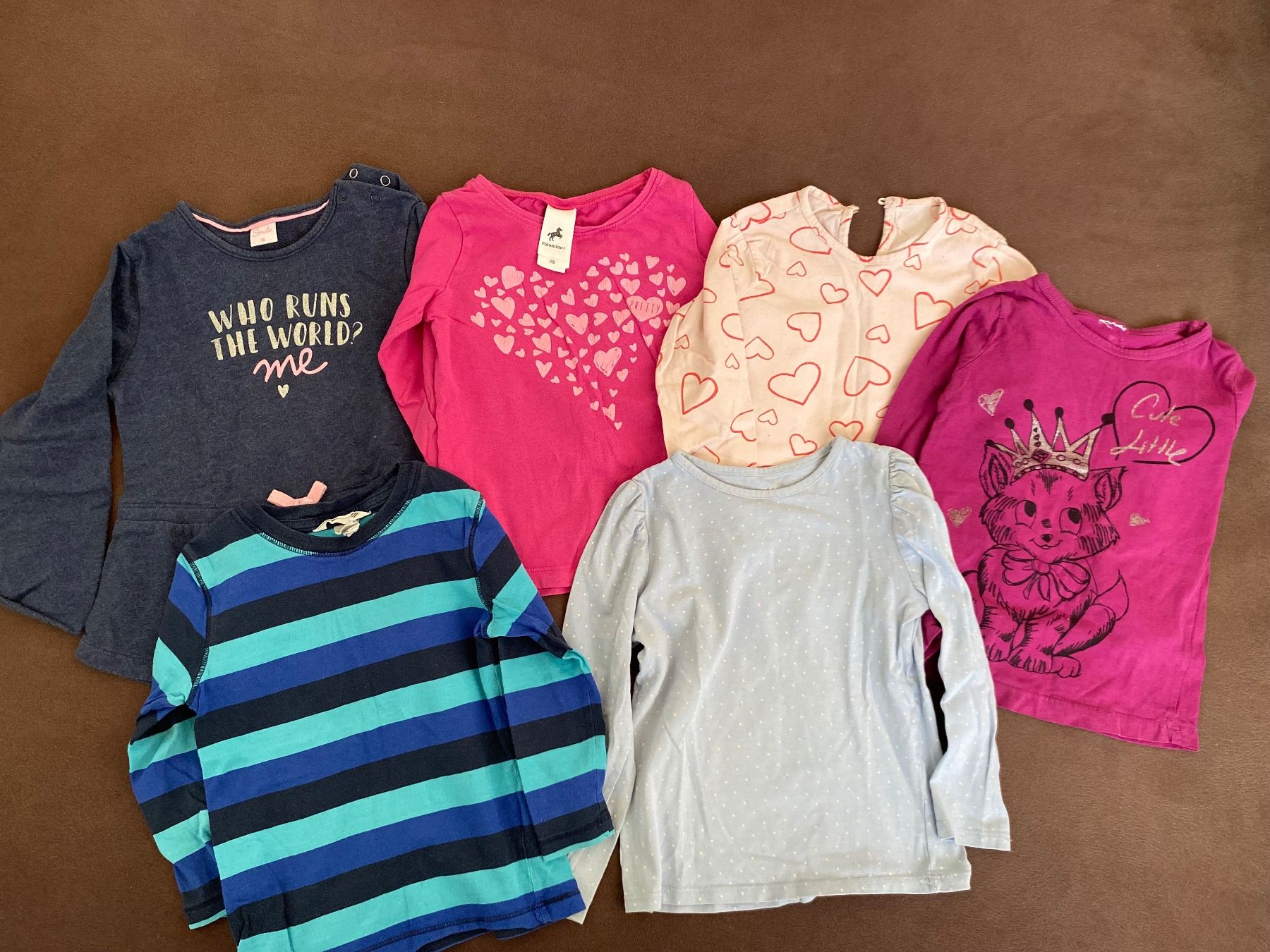 Lotti & Set di vestiti: Kinderkleiderpaket: Pullover/Sweatshirt Mädchen 98 – Usato da Kyburg-Buchegg venduto da Bita83 1