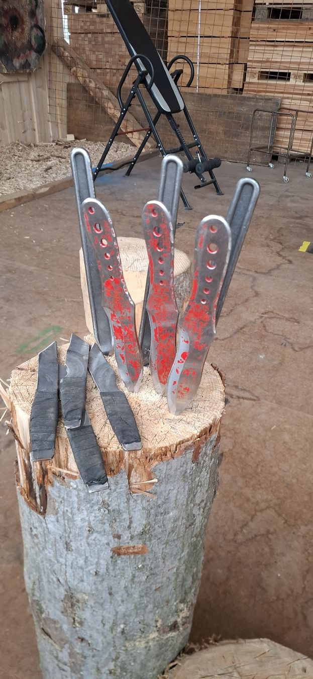 Altre raccolte & rarità: Messerwerfen Gutschein, Wurfmesser, Messer werfen – Usato da Grünenmatt venduto da Lerchholz 5