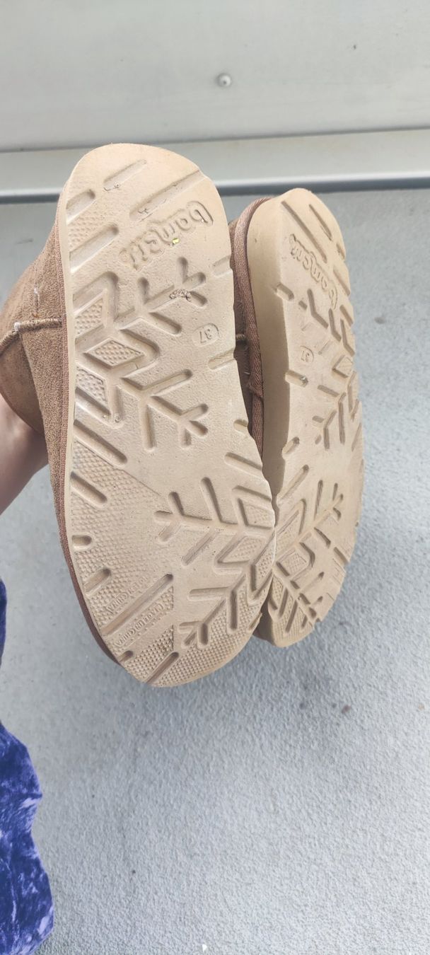Chaussures hommes: Simil ugg mini n37 – D'occasion à Lausanne par eli_klm7 1