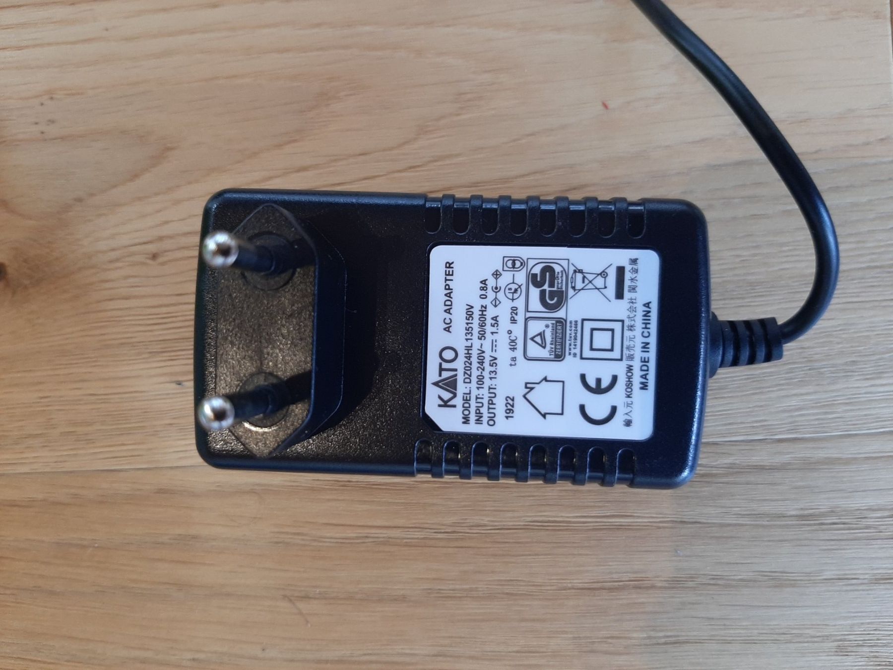 Kato Modelleisenbahnen: Kato Powerpack mit Netzteil & 2 Weichenschalter – Neu (gemäss Beschreibung) aus Dietlikon von nick911 2
