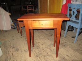 Biedermeier Tischlein (Kirschbaum)
