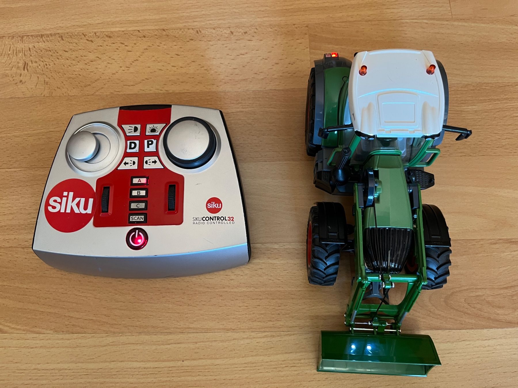 Fendt Trattori: Siku Control Fendt 939 mit Frontlader – Usato da Montricher venduto da Xenia111 4