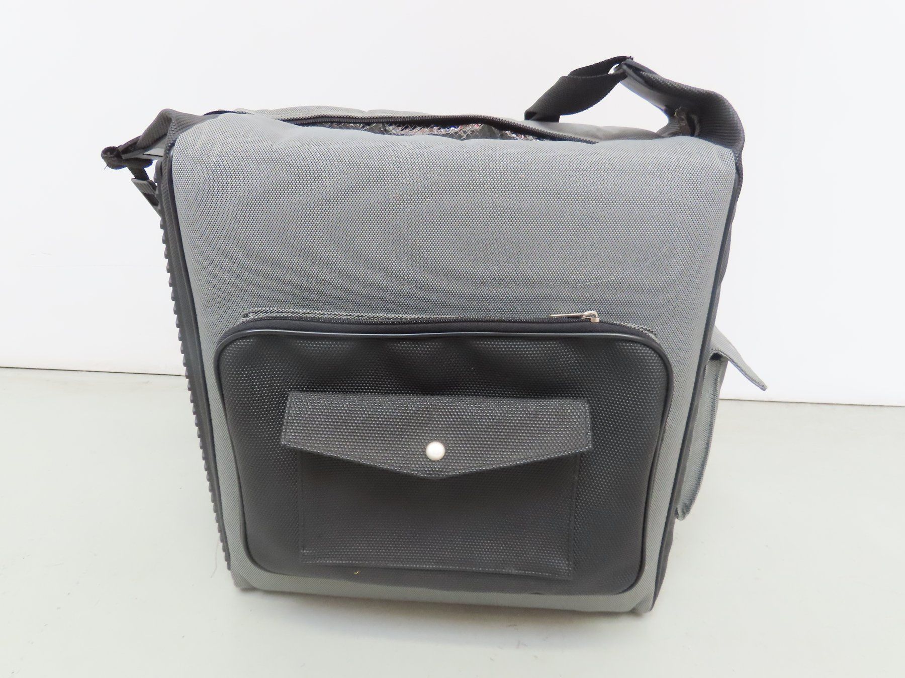 Waeco Kühlschränke & Kühlen: Waeco Coolbag TF-14AU-12 – Gebraucht aus Alpnach-Dorf von Hess-Automobile