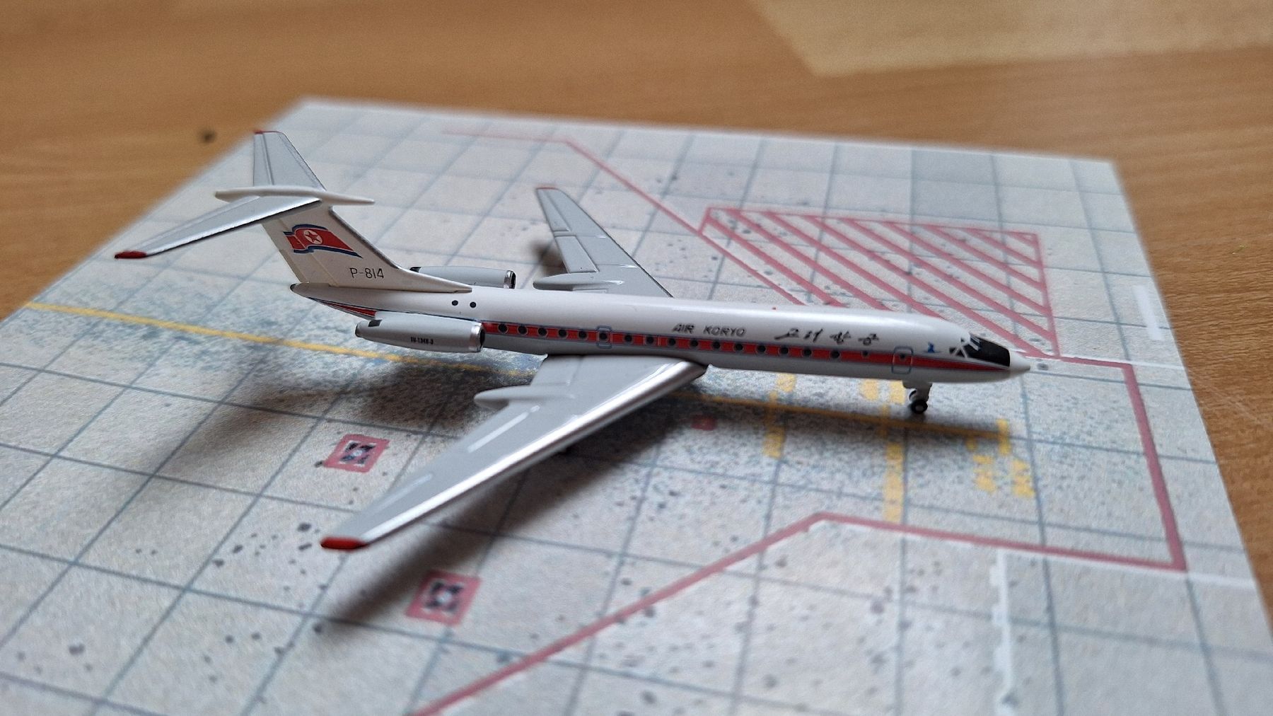 Herpa Kit di modellismo & Modellini statici: Air Koryo Tupolev TU 134 B-3 – Nuovo e nell'imballaggio originale da Langnau am Albis venduto da Sihl15 4