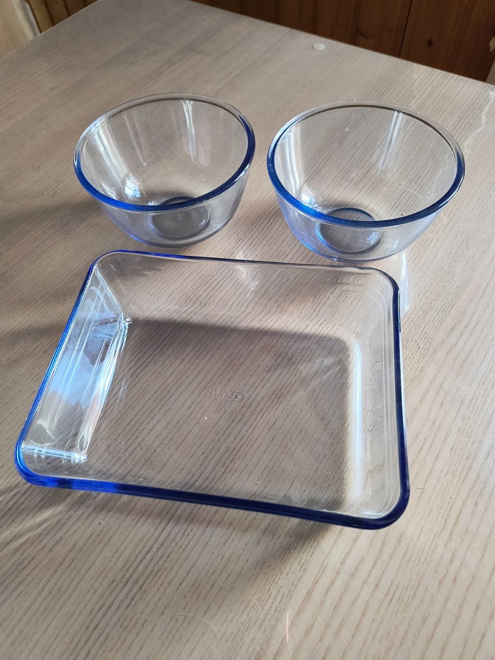 Pyrex Ciotole: 2x Pyrex Schüsseln + Pyrexform – Usato da Neuhausen am Rheinfall venduto da VALAMA 1