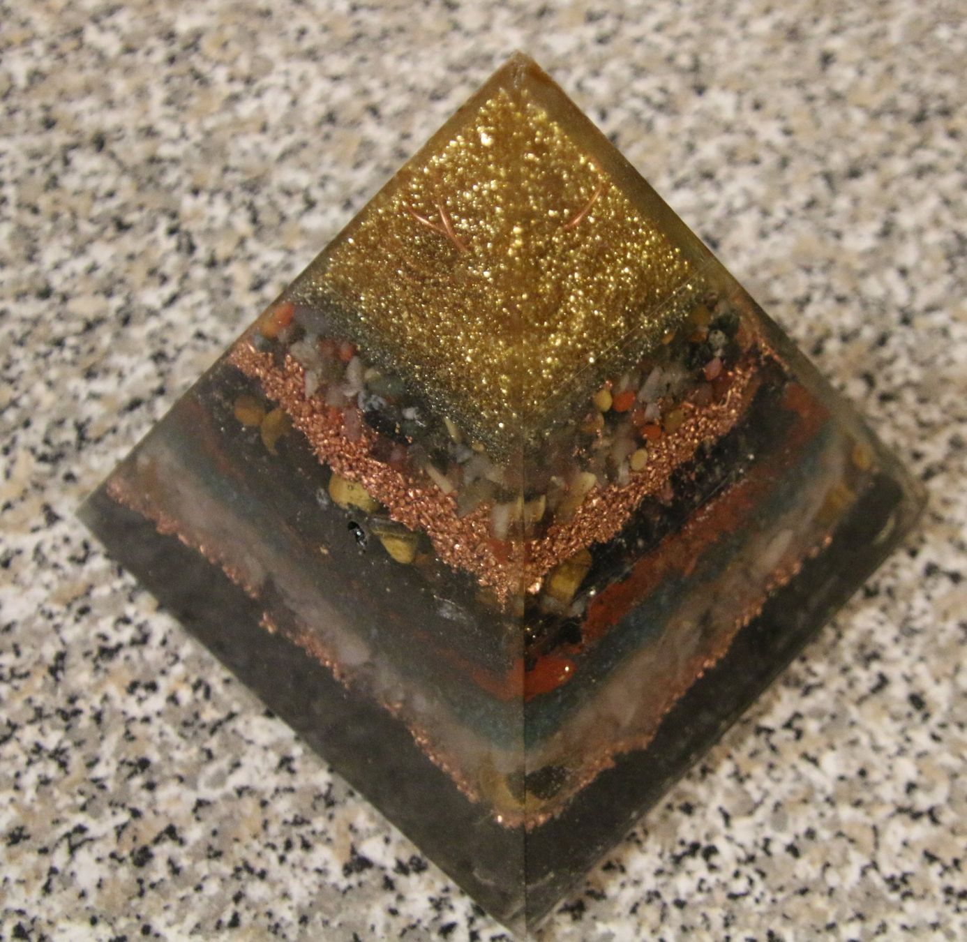 Minerali & Pietre curative: Orgonitpyramide 14x14x14 cm – Nuovo (secondo la descrizione) da Diegten venduto da dolphin04