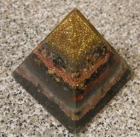 Orgonitpyramide 14x14x14 cm