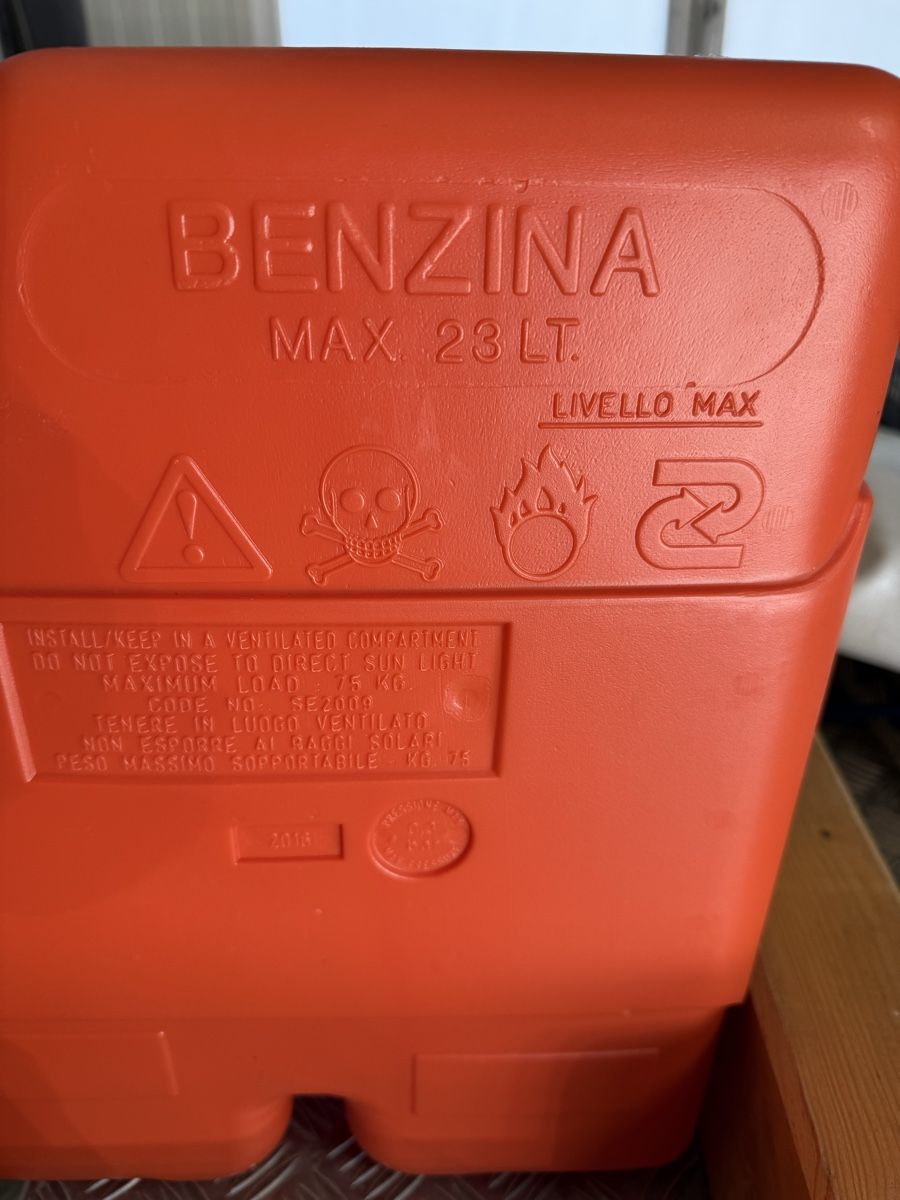 Benzinkanister: Kanister boot tank – Gebraucht aus Bettlach von mehr86 3