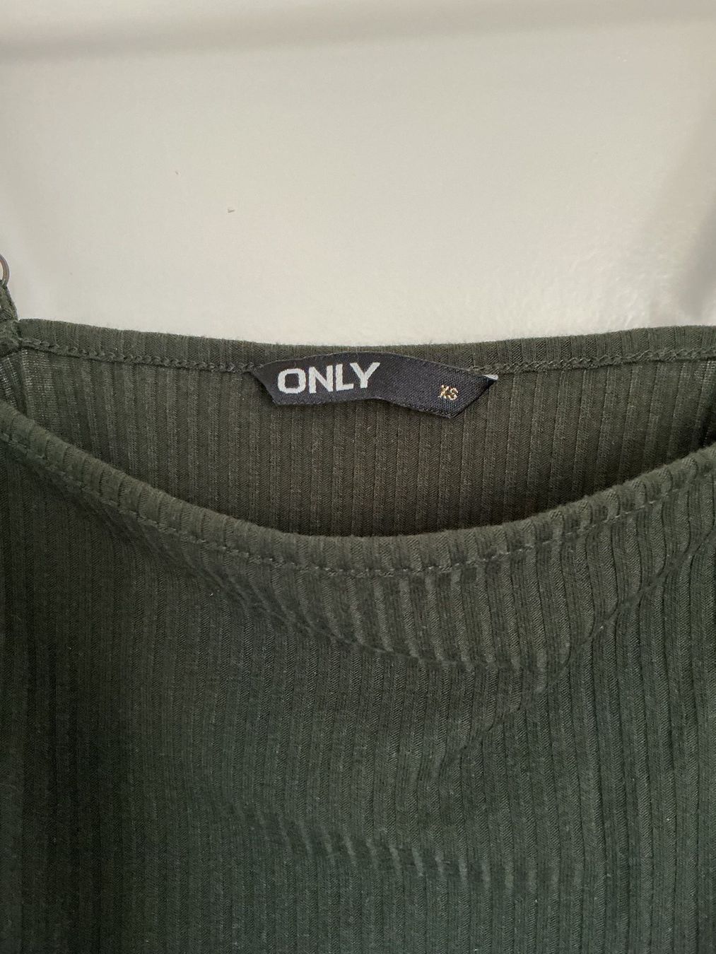 Only Top: Dunkelgrünes Croptop – Usato da Zürich venduto da vesieber 1