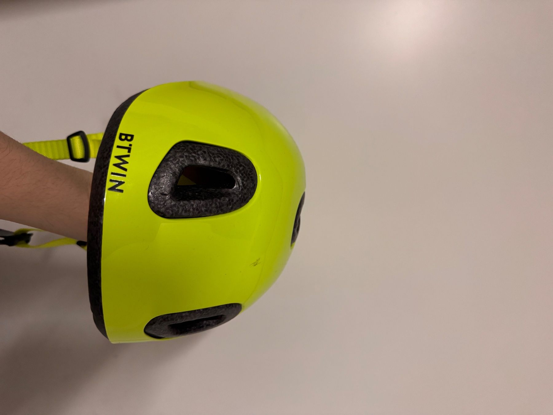 Decathlon Caschi: Casque vélo enfant – Usato da Bramois venduto da ana_z6ly