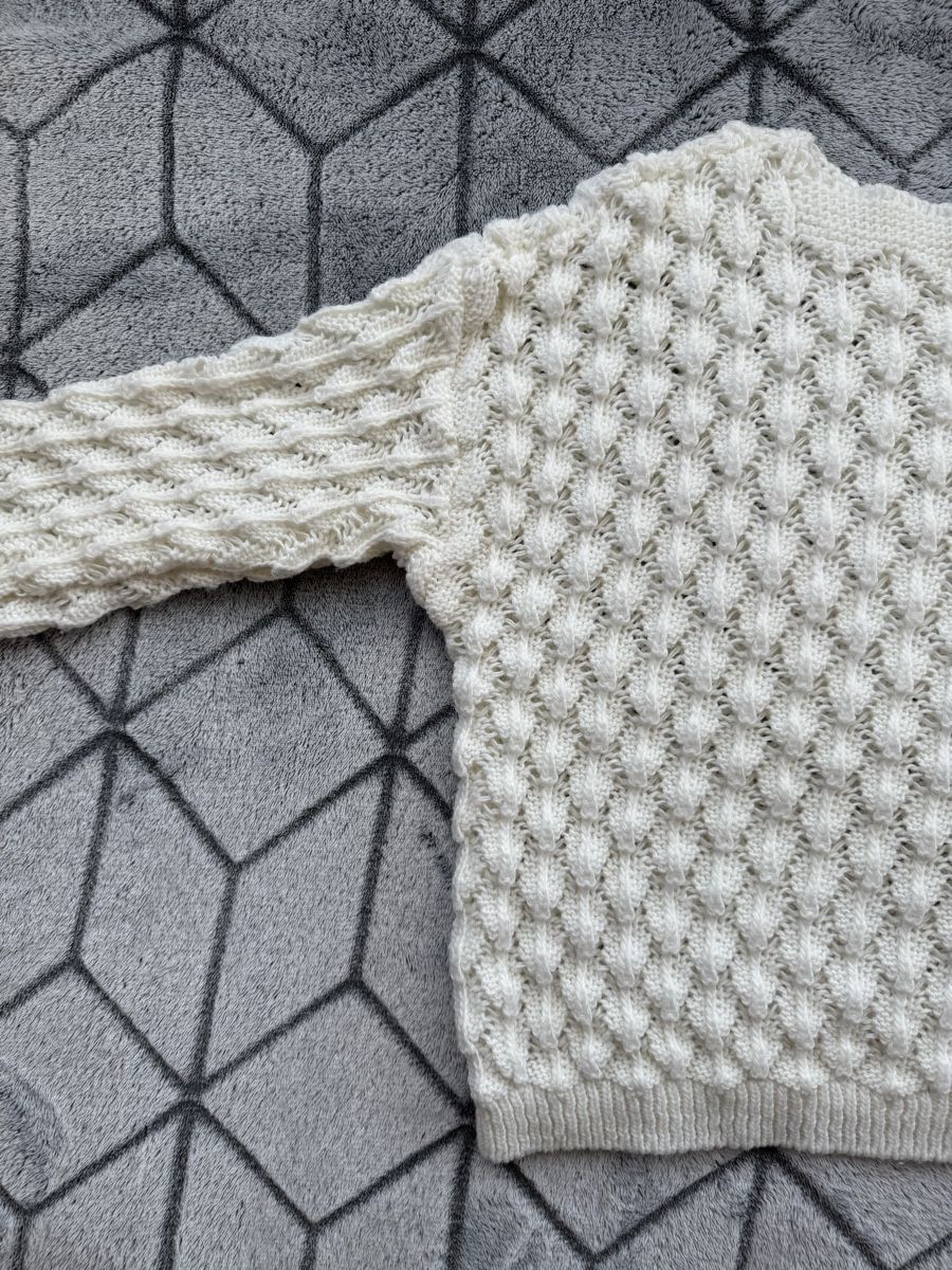Pulls & Sweat-shirts: Strickpullover in weiss mit süssem Muster – D'occasion à Rüti ZH par Ella96 2