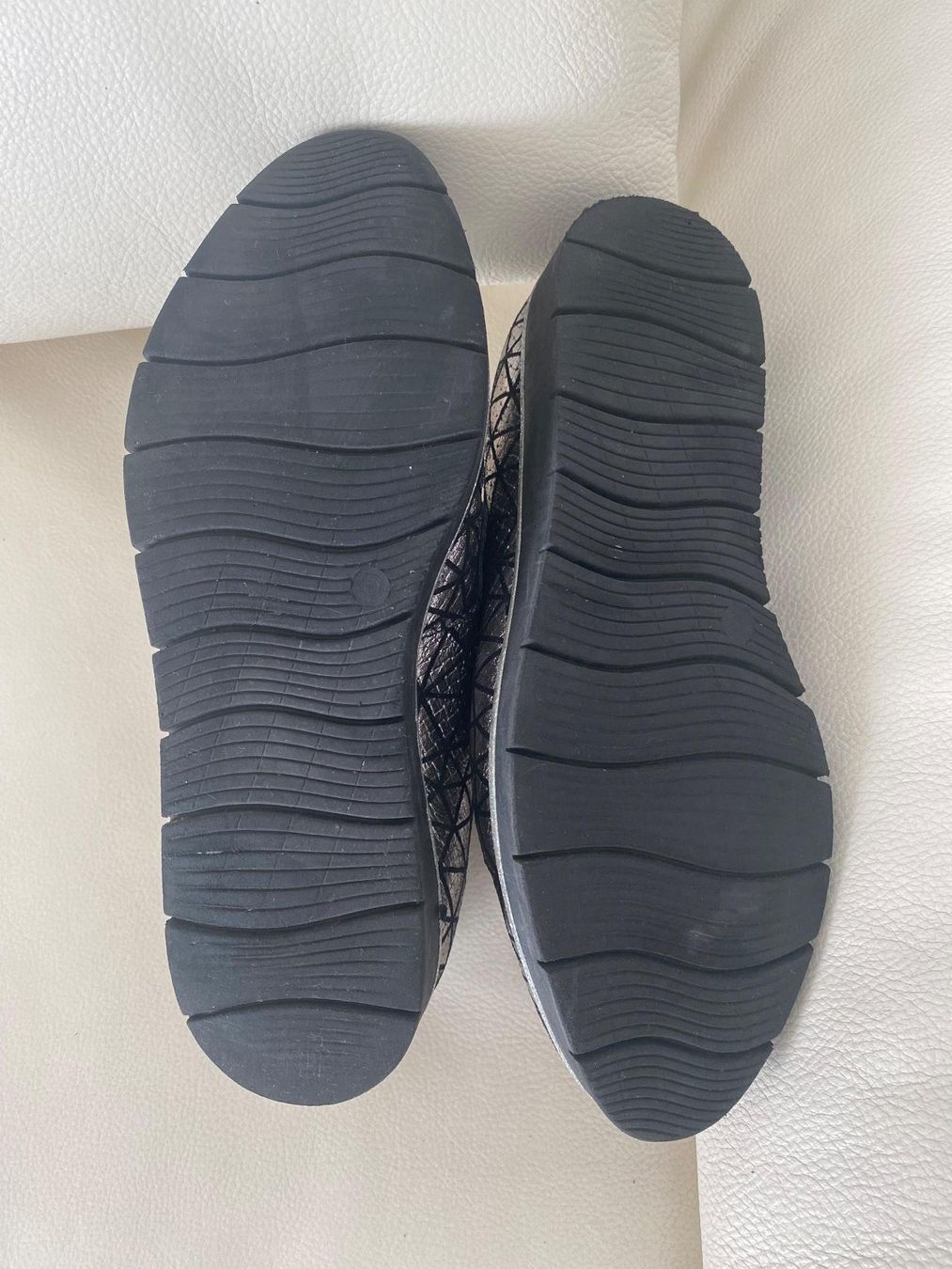 Damenschuhe: Perfekter Auftritt - einmaliger Damenschuh,schwarz/silber,39 – Gebraucht aus Winkel von ferrari2022 5