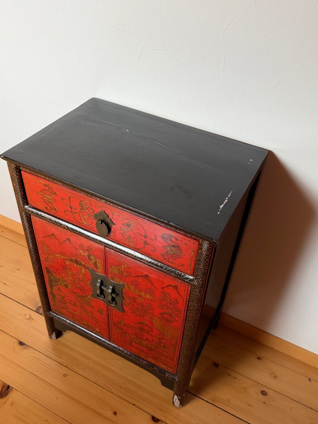 Cassettiere: Asiatische Kommode, rot-schwarz, antik – Usato da Wil SG venduto da Diomaiuta61 2