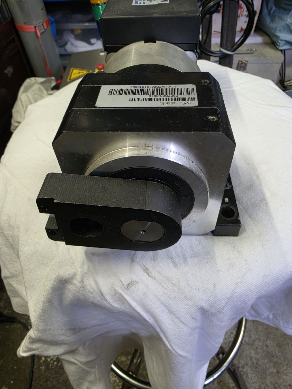Motori: SYNTRON Servomotor 300W mit Getriebe – Usato da Nussbaumen AG venduto da Martinfal