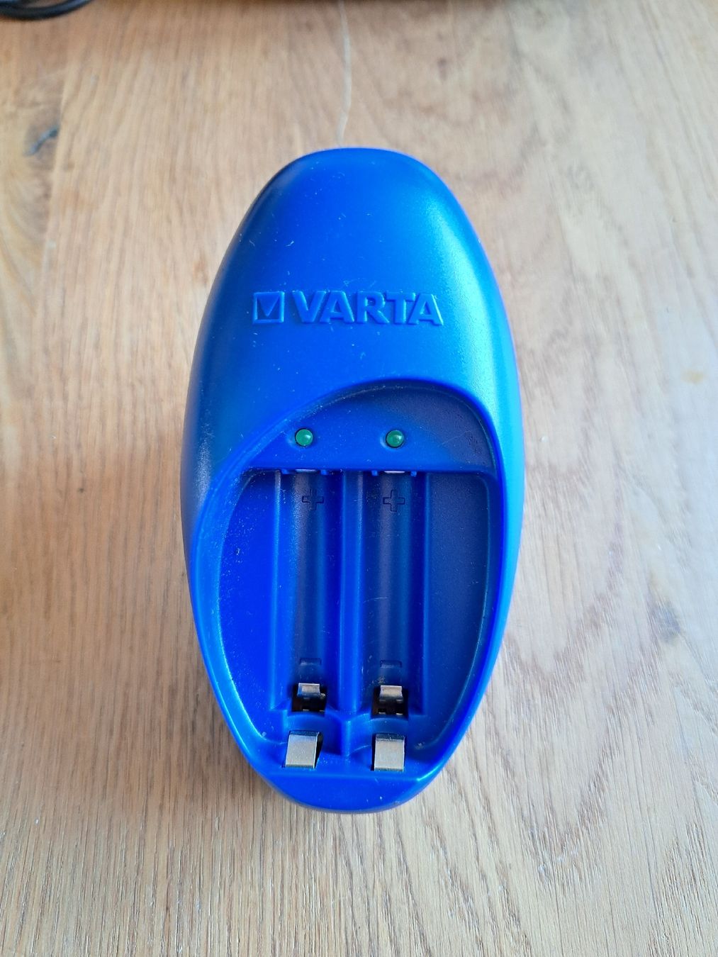 Caricatori & Batterie: 3 Batterieladegeräte Energizer, Varta – Usato da Pratteln venduto da mab_f2fz 3