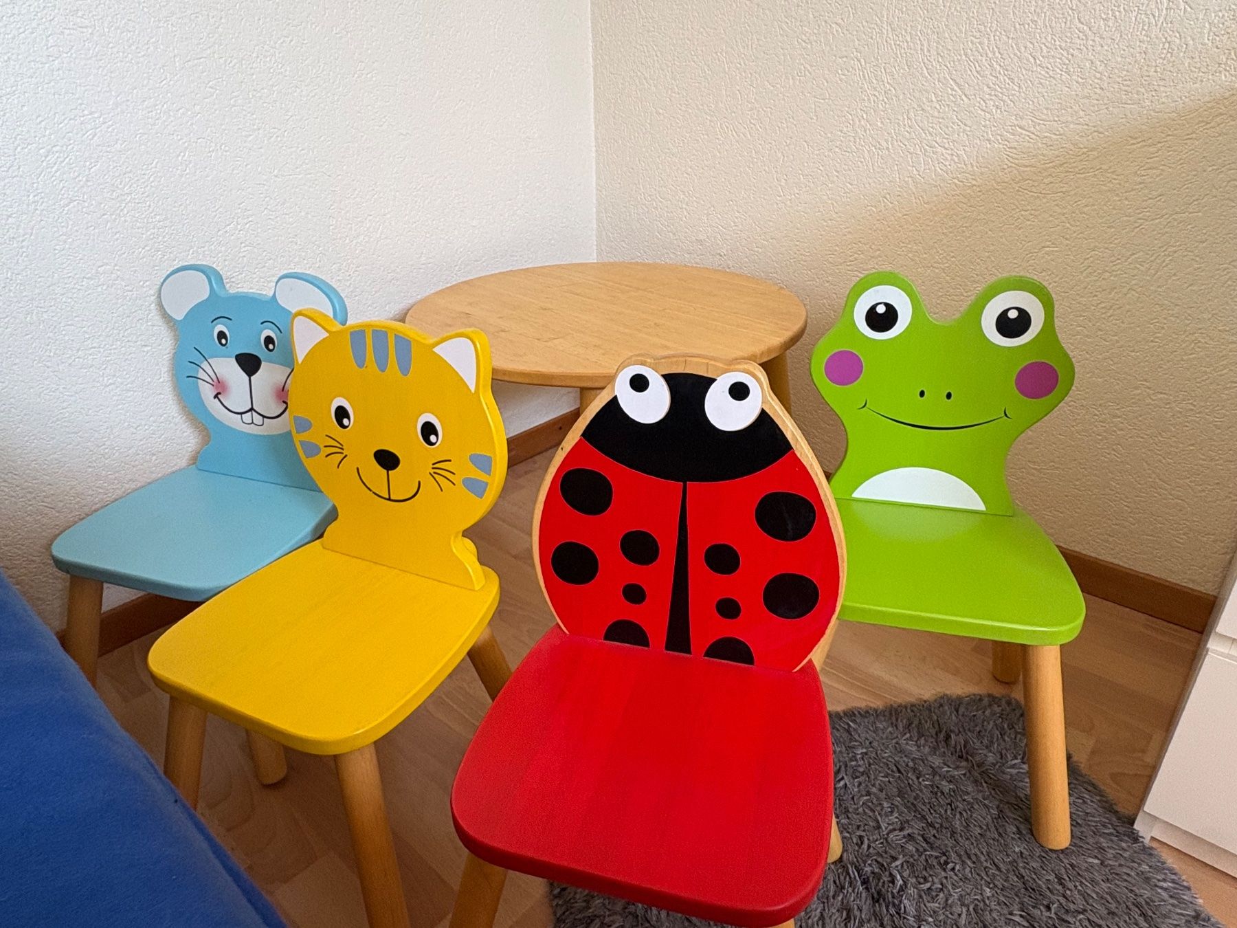Set di tavolo e panche: Table enfant en bois avec 4 chaises animaux – Usato da Boudevilliers venduto da Siberie 1